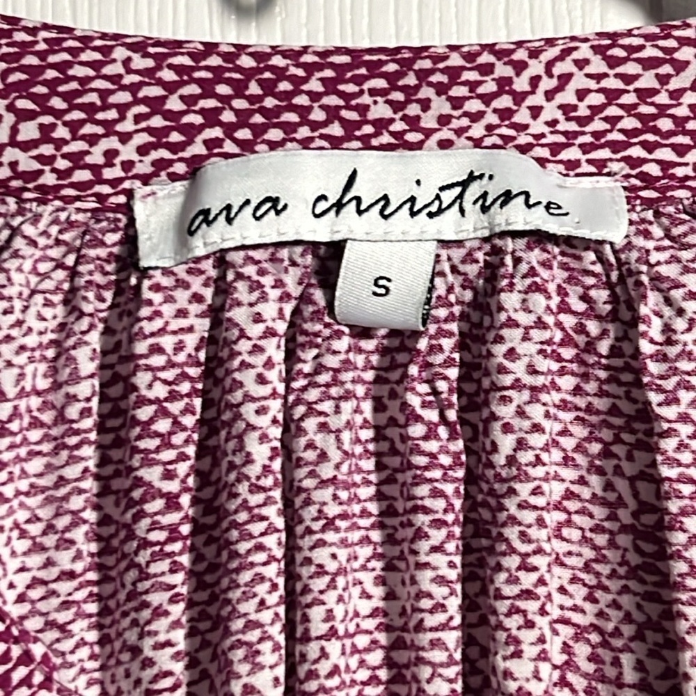 Ava Christine Women’s 3/4 sleeve V-neck top. Size small. Purple and white. - Picture 5 of 7
